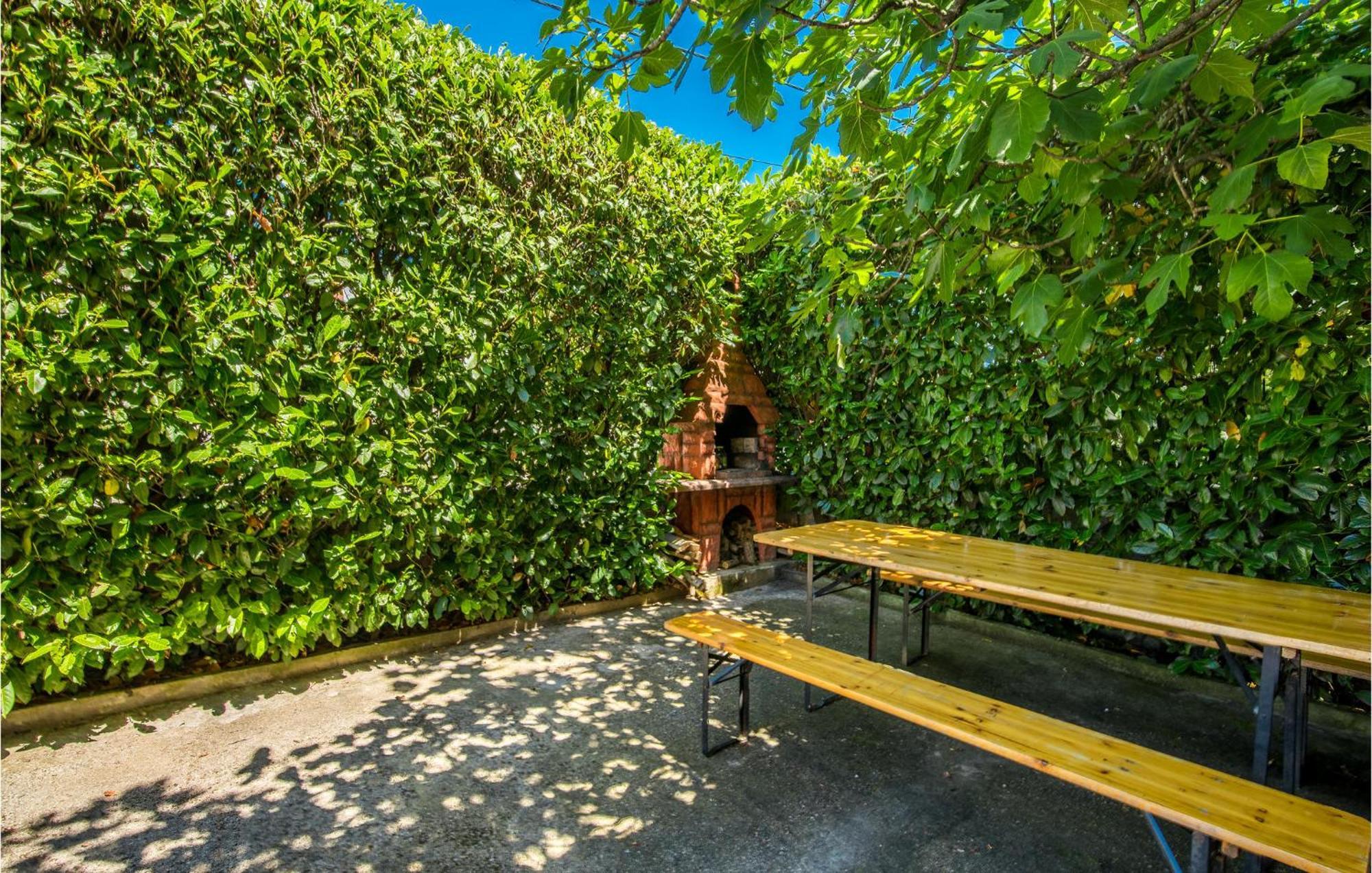 Beautiful Apartment In Pinezici With Wifi Luaran gambar